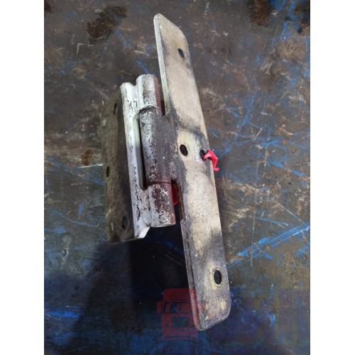 Петля двери Renault Magnum DXI 13 (617)-1