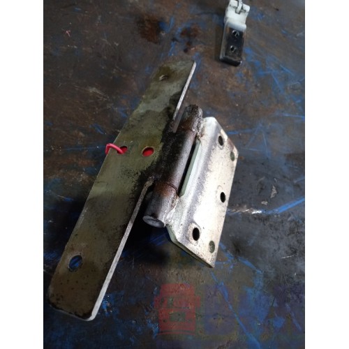 Петля двери Renault Magnum DXI 13 (618)-2