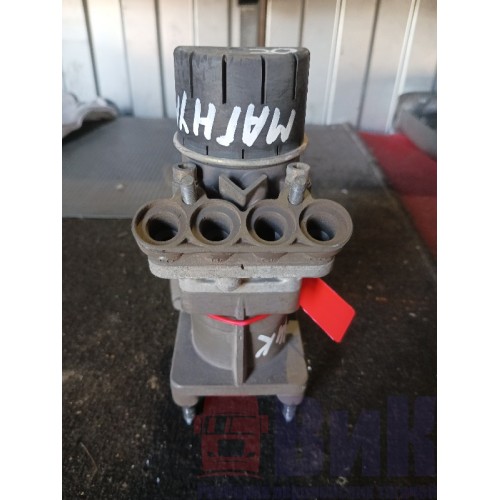 Кран главный тормозной Renault Magnum DXI KNORR (592)