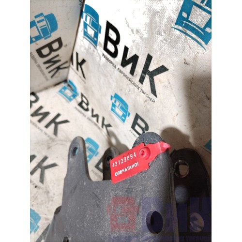 Кронштейн замка кабины Scania R400 915216 RH (694)-1