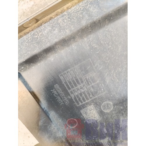 Спойлер боковой Scania R400 915216 деф. RH (685)-2