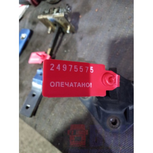 Кронштейн газового упора капота Iveco (575)-1