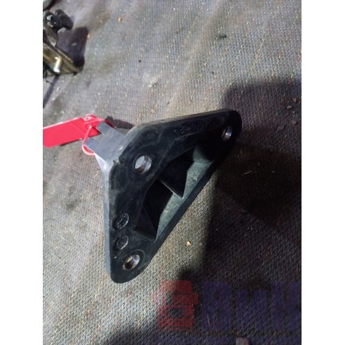 Кронштейн газового упора капота Iveco (575)-2