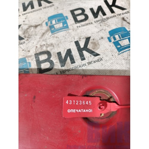 Накладка на корпус фары Volvo FH 13 103098 деф. RH (645)-1