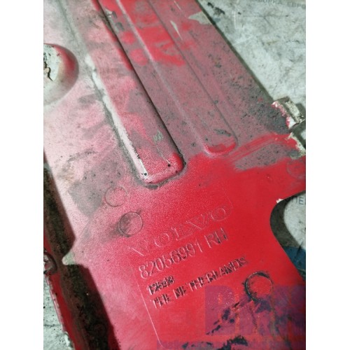 Накладка на корпус фары Volvo FH 13 103098 деф. RH (645)-5