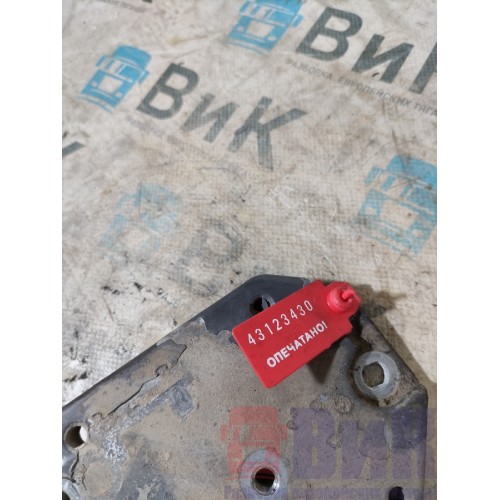 Кронштейн клапана горного тормоза Scania R400 915216 DC13 PDE (430)-1