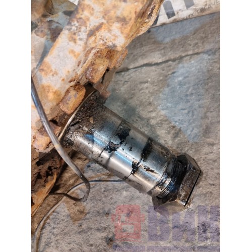 Цапфа (кулак поворотный) Iveco Eurostar 251363 RH (826)-2