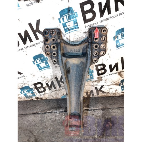 Кронштейн реактивной тяги (бугель) Iveco Stralis 258750 (599)