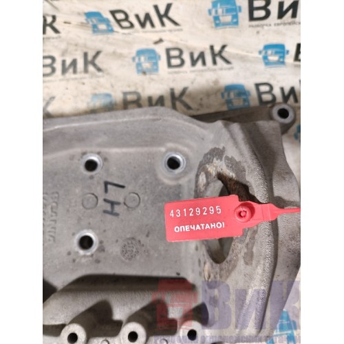 Кронштейн кабины (кронштейн передней подушки) Scania R420 274491 LH (295)-3