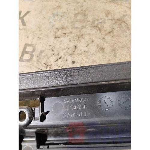 Рамка Scania R420 274491 под тахограф и магнитолу (276)-1