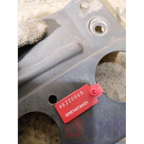 Кронштейн тяги замка кабины Scania 5 в сборе с кронштейном LH (969)-2