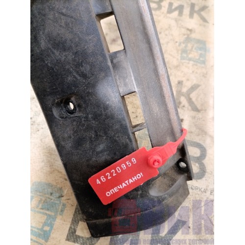 Накладка на торпедо (верхняя часть)(воздуховод лобового стекла) DAF 105 961218 (959)-3