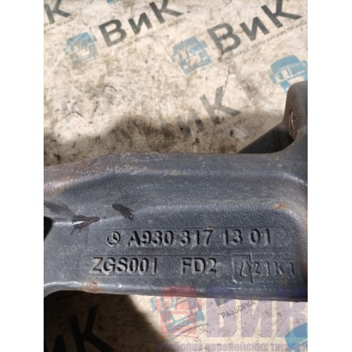 Кронштейн кабины Mercedes Actros MP3 617874 передний RH (855)-2