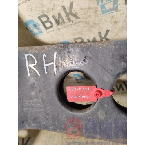 Кронштейн подножки Mercedes Actros MP3 617874 железный RH (794)-1