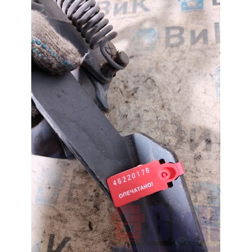 Петля подножки обслуживания Scania R440 335286 с деф. RH (176)-2