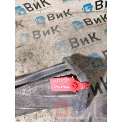 Кронштейн радиатора Scania R440 335286 (221)-1