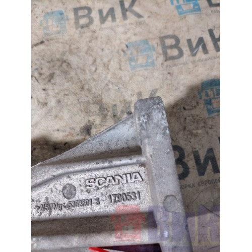 Кронштейн радиатора Scania R440 335286 (221)-3