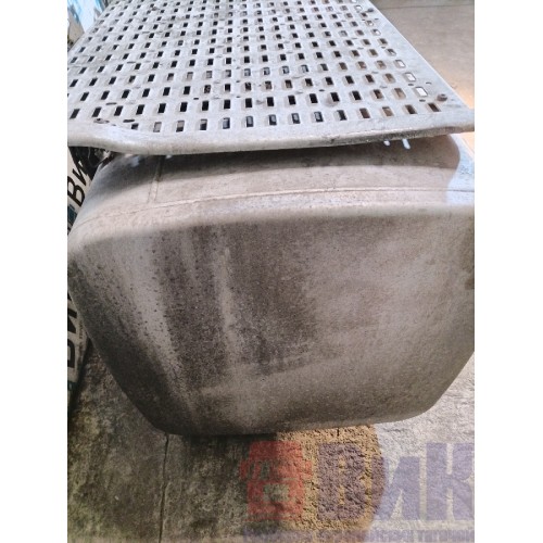 Бак топливный DAF 106 066636 231*70*70 с кронштейнами, топливозаборником, трапиком (926)-5