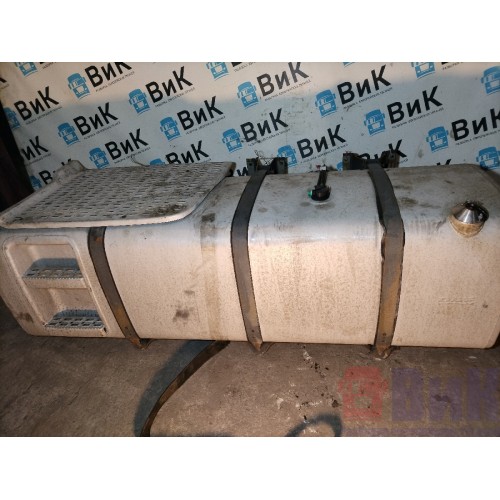 Бак топливный DAF 106 066636 231*70*70 с кронштейнами, топливозаборником, трапиком (926)