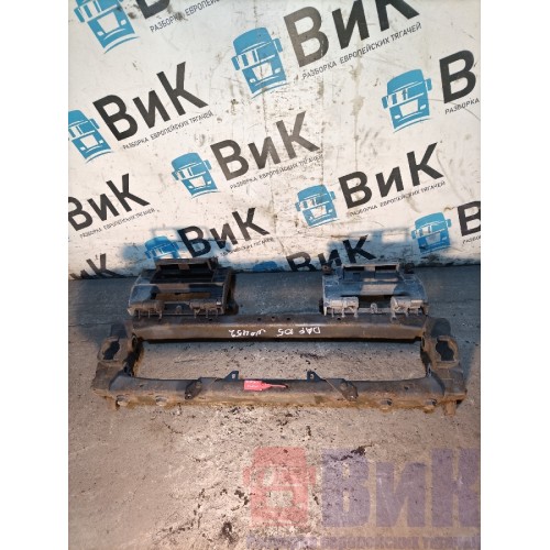 Кронштейн буксировочного крюка DAF 105 946058 в сборе с подножками (623)