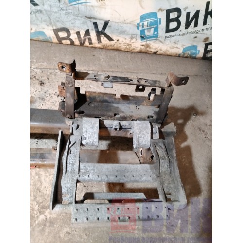 Кронштейн буксировочного крюка DAF 105 946058 в сборе с подножками (623)-2