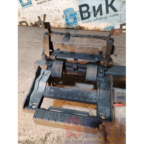 Кронштейн буксировочного крюка DAF 105 946058 в сборе с подножками (623)-4