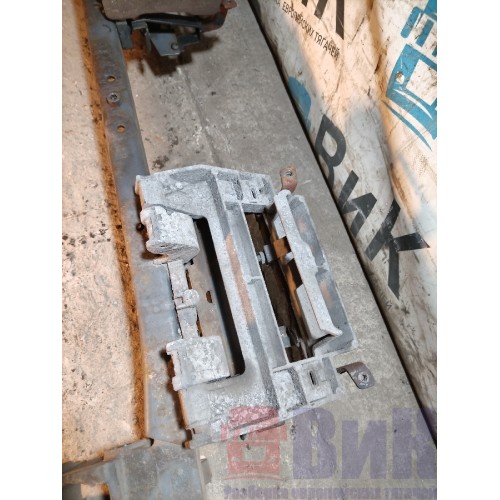 Кронштейн буксировочного крюка DAF 105 946058 в сборе с подножками (623)-6