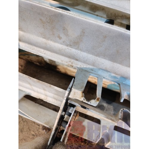 Решетка радиатора DAF 105 976058 неориг. с деф. (595)-3