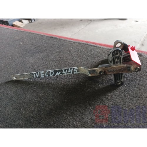 Кран уровня пола Iveco Stralis 258750 с тягой (200)-1