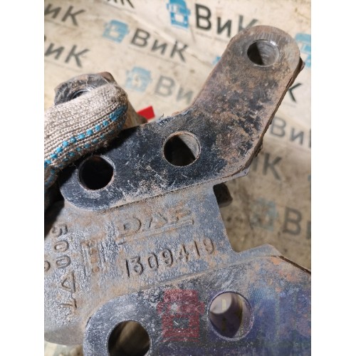 Кронштейн буксировочного крюка DAF 105 011299 (653)-1