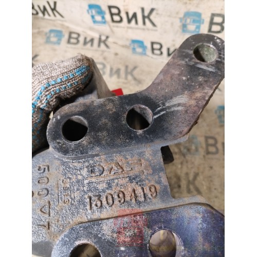 Кронштейн буксировочного крюка DAF 105 011299 (654)-2