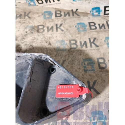 Кронштейн полукрыла DAF 105 004769 алюм. с деф. (884)-1