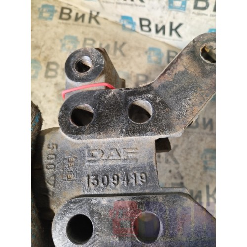 Кронштейн буксировочного крюка DAF 105 004769 (775)-1