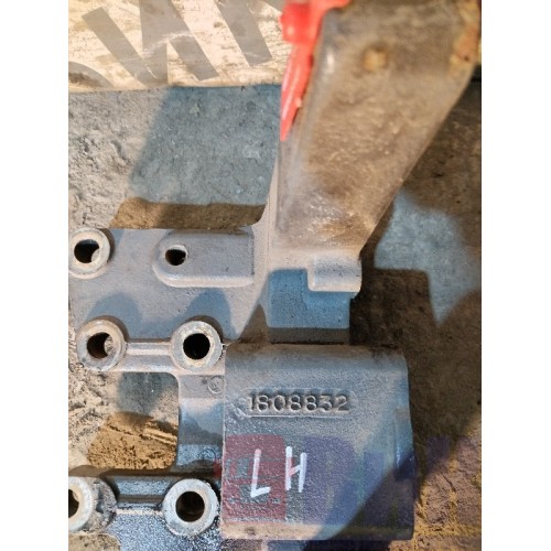 Кронштейн буксировочного крюка DAF CF 85 994388 LH (597)-1