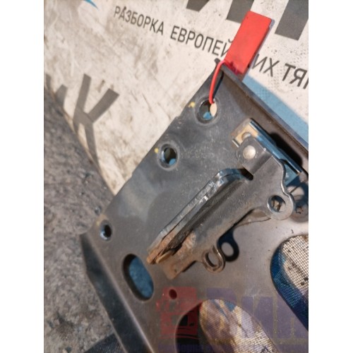 Кронштейн решетки радиатора Volvo FH 13 678912 в сборе (361)-4