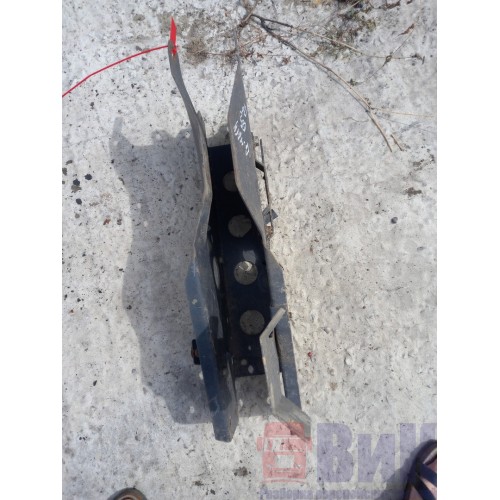 Кронштейн лонжерона кабины Renault DXI (963)-1