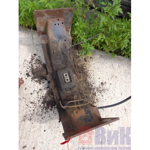 Траверса Renault Mack передняя (кронштейн двигателя) (974)