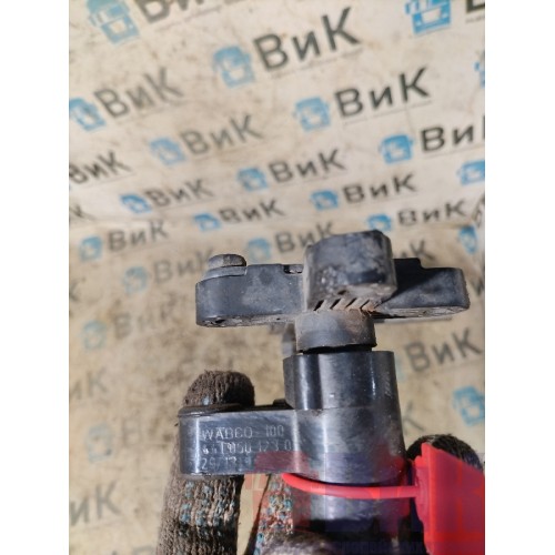 Кран уровня пола MAN TGX 635933 с тягой (153)-2