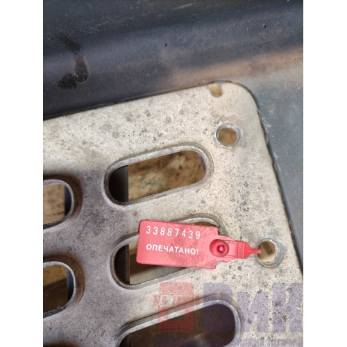 Подножка нижняя Volvo FH 13 616047 в сборе с накладкой RH (деф.) (439)-2