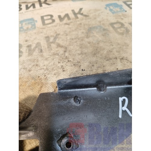 Кронштейн обшивки двери Renault TS 001057 RH (122)-1