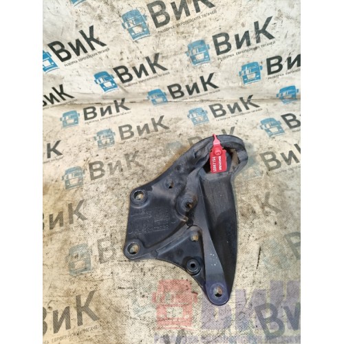 Кронштейн амортизатора кабины Renault TS 001057 RH (194)
