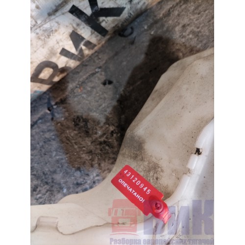 Бачок омывателя Volvo FH 4 785702 с кронштейном (945)-1