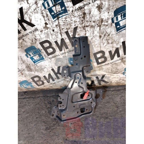 Кронштейн крепления фары Volvo FH 4 785702 LH (999)