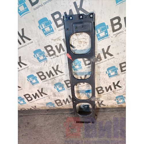 Кронштейн решетки радиатора Volvo FH 4 785702 (913)