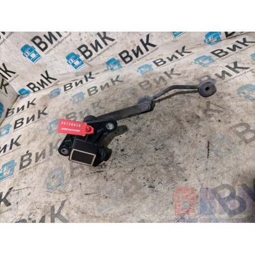 Кран уровня пола Volvo FH 4 785702 в сборе с тягой (829) 