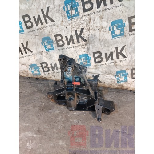 Кронштейн буксировочного крюка Volvo FH 4 785702 RH (824)