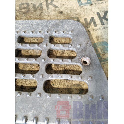 Накладка на нижнюю подножку DAF 105 805771 деф. (380)-1