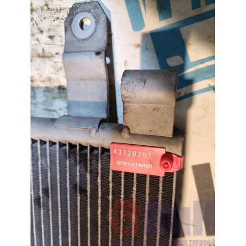 Радиатор кондиционера Scania R440 088471 (251)-2