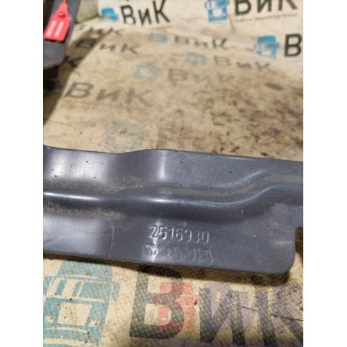 Кронштейн пыльника двигателя Scania R6 156776 в сборе RH (390)-4