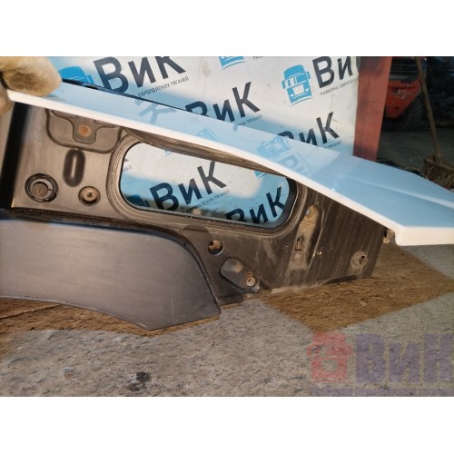 Подножка верхняя Renault T 005469 в сборе с крышкой инструм.ящика LH (деф.) (571)-3